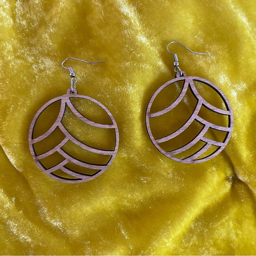 *like new* wood laser-cut earrings